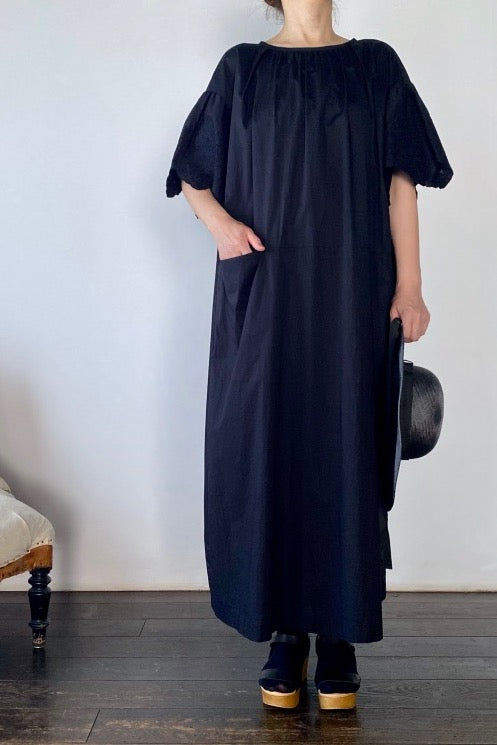 Taurus：牡牛座　レースフレアースリーブワンピース (black)