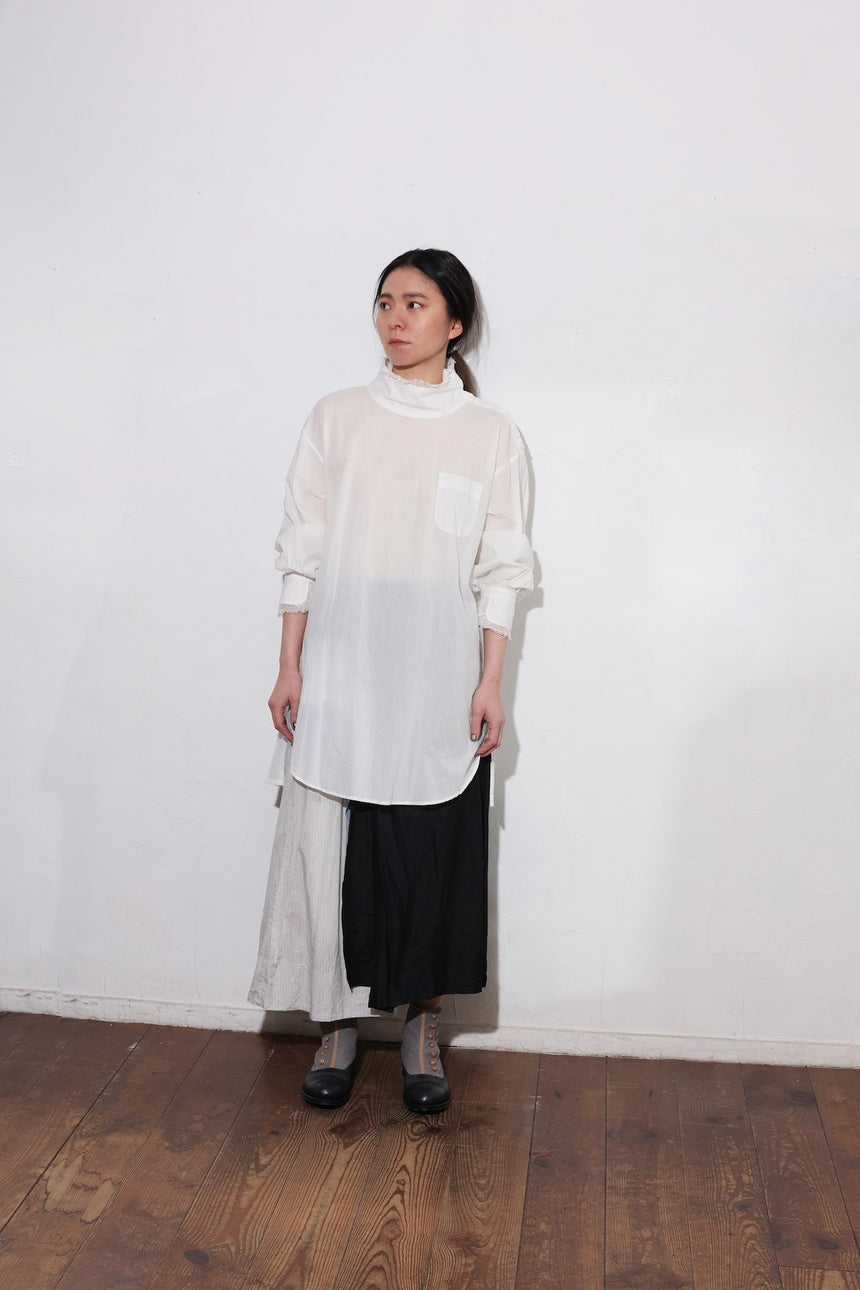 白の虹 スタンドフリルブラウス