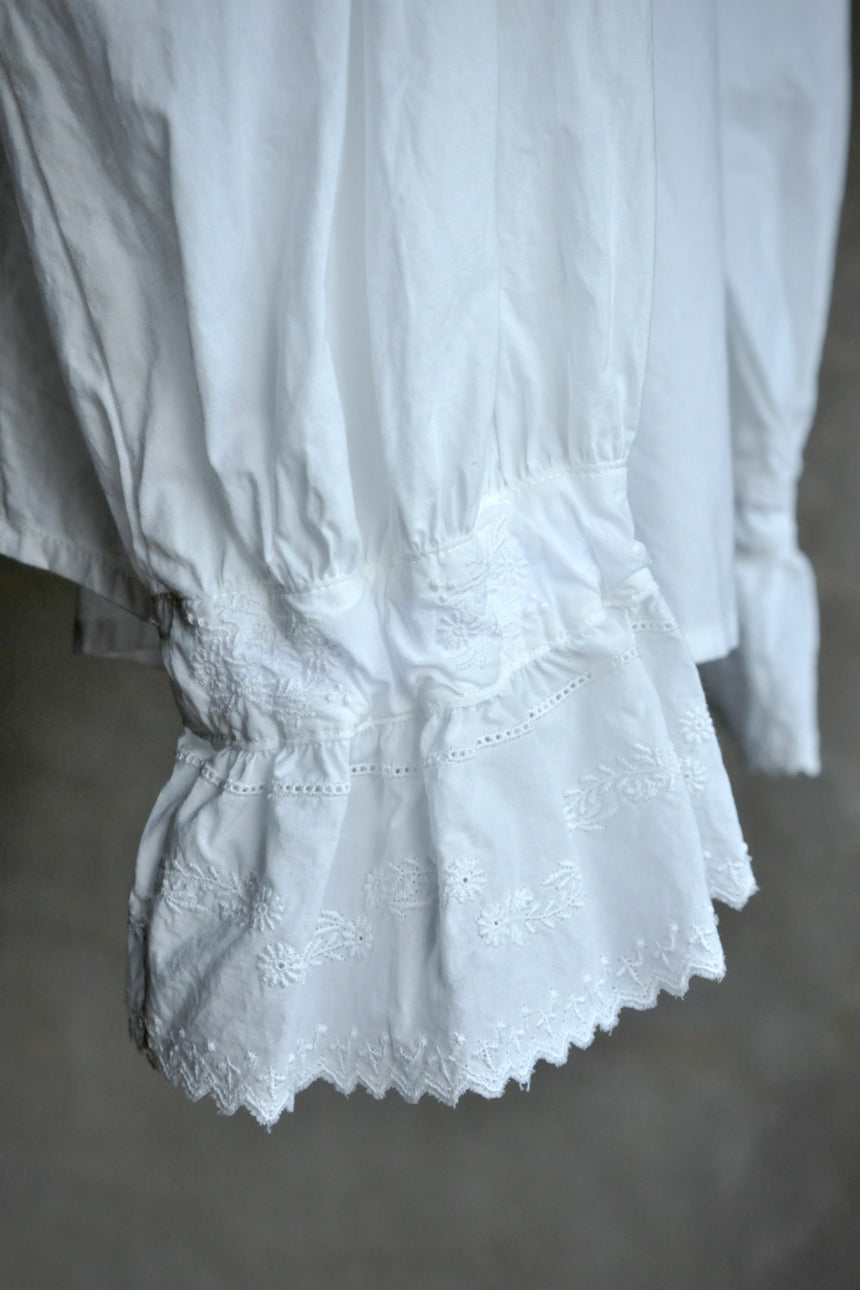 花嫁の刺繍　刺繍ブラウス（off white）