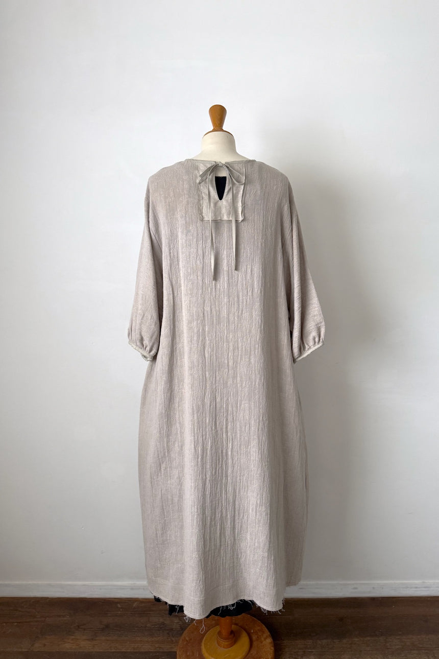 探し求めた道   ドレス (beige gray)