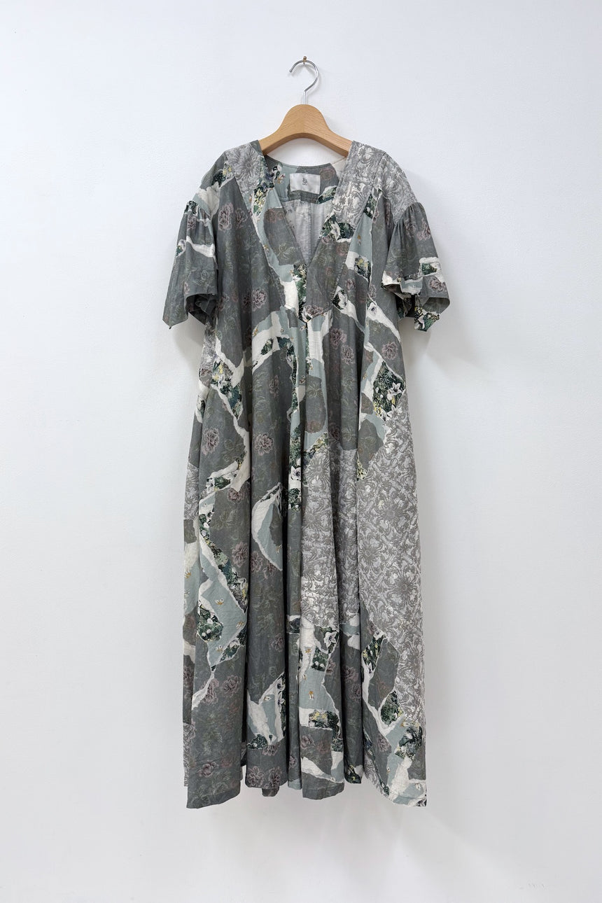 共鳴のカタチ　VネックAラインワンピース