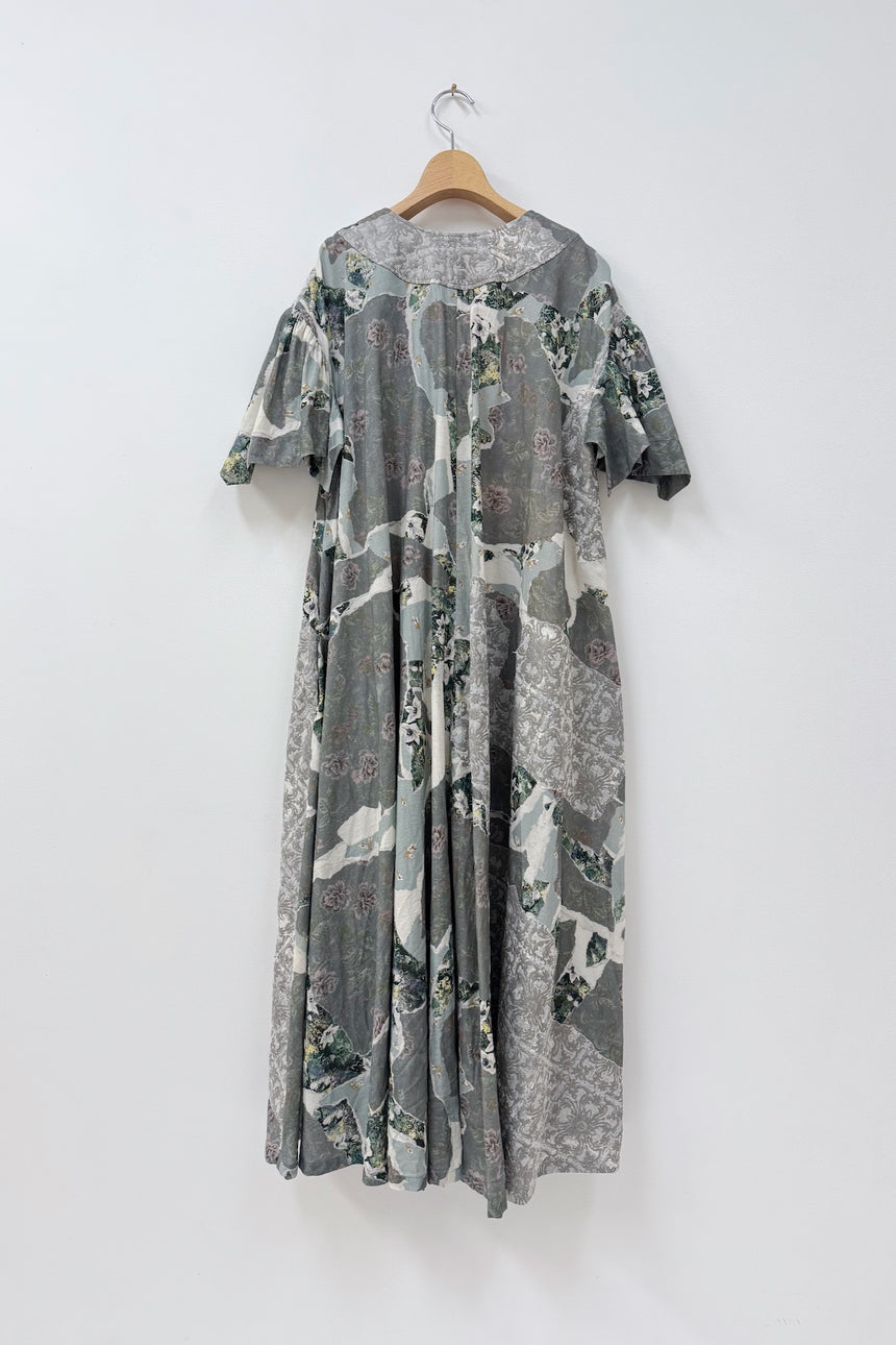 共鳴のカタチ　VネックAラインワンピース