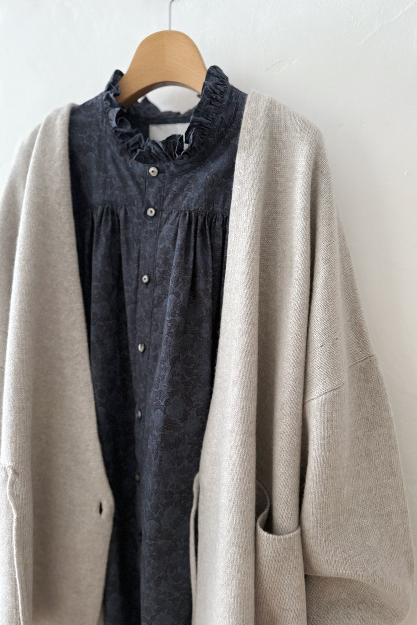 霞の空 : Kasuminosora　フリルカラーブラウス