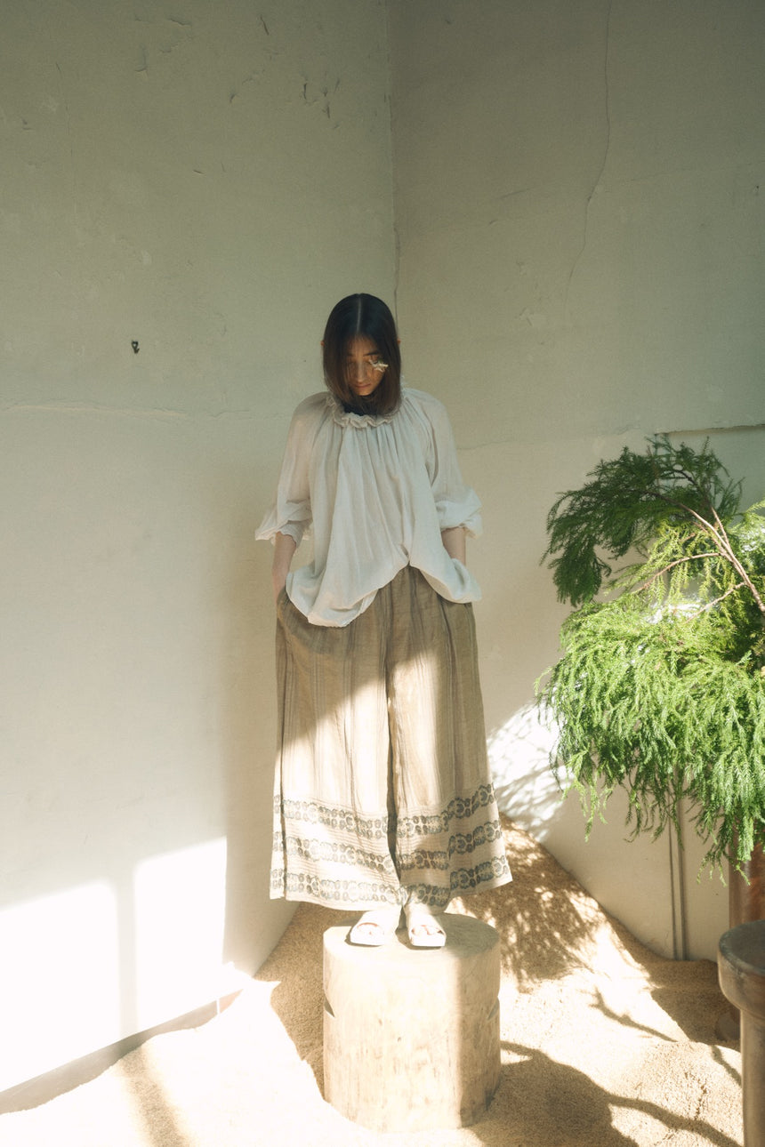 波紋の仕事　ギャザーフリルシャツ