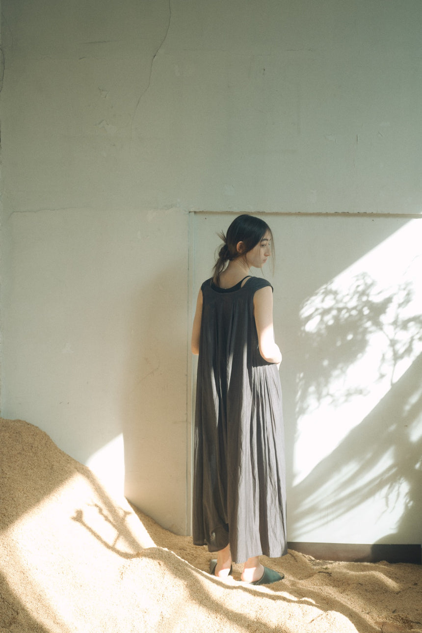 葉影のリズム　ドレープワンピース