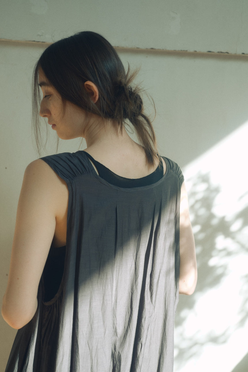 葉影のリズム　ドレープワンピース