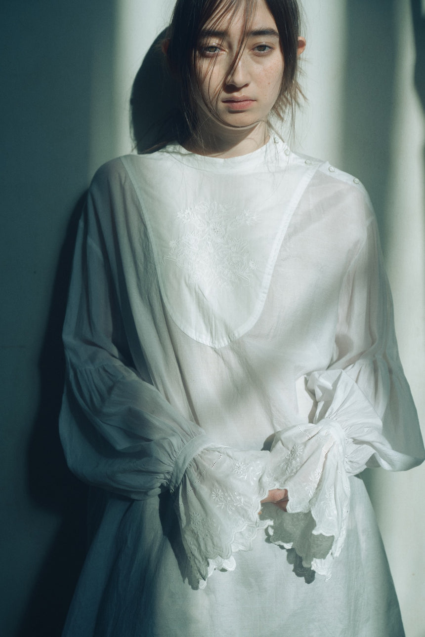 波紋の仕事　ヨーク刺繍シャツ