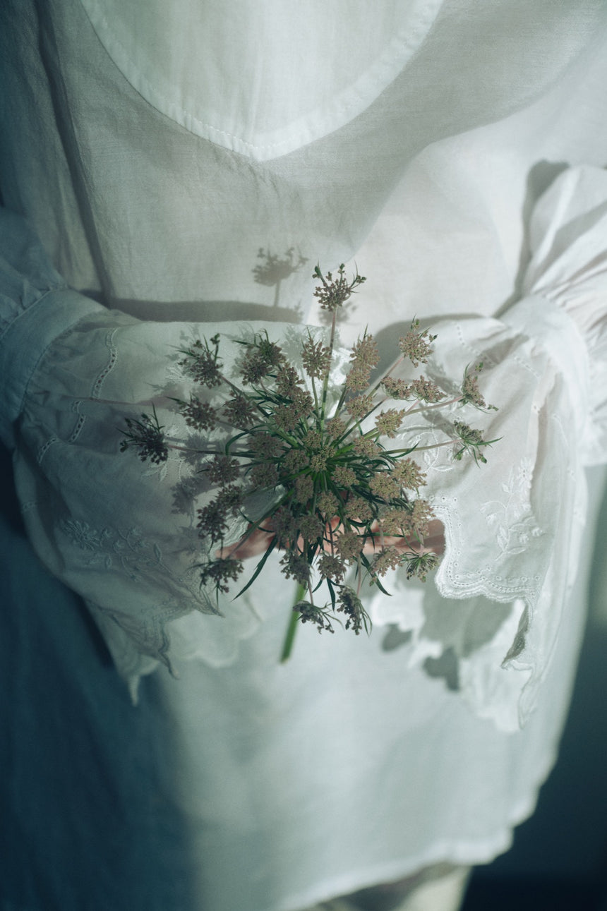 波紋の仕事　ヨーク刺繍シャツ